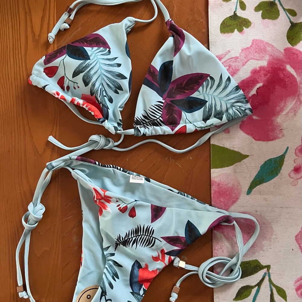 NWT Never Worn Large Two Piece Bikini/Swimsuit 
Triangle Top String Bikini Set